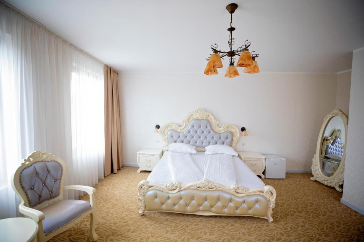 Regal Ballroom Caransebeş Extérieur photo