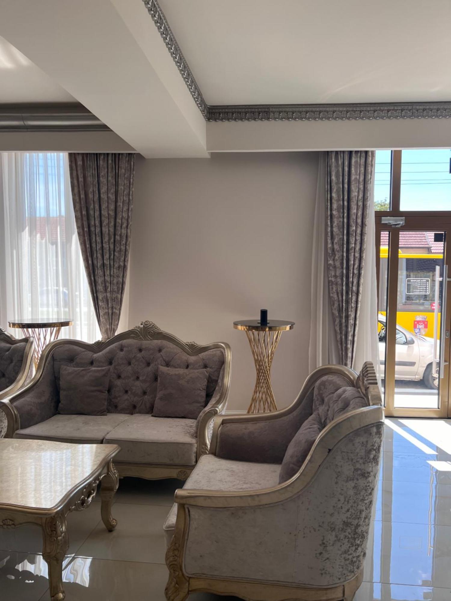 Regal Ballroom Caransebeş Extérieur photo